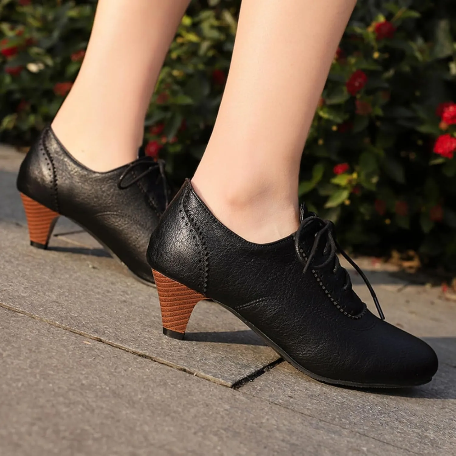 Women's Vintage Leather Lace Up Oxfords Brogues Shoes Classic Round Toe Kitten Low Chunky Heels Casual Office Work Dress Pumps