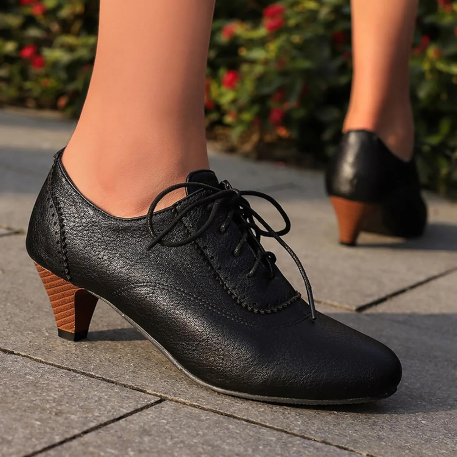 Women's Vintage Leather Lace Up Oxfords Brogues Shoes Classic Round Toe Kitten Low Chunky Heels Casual Office Work Dress Pumps