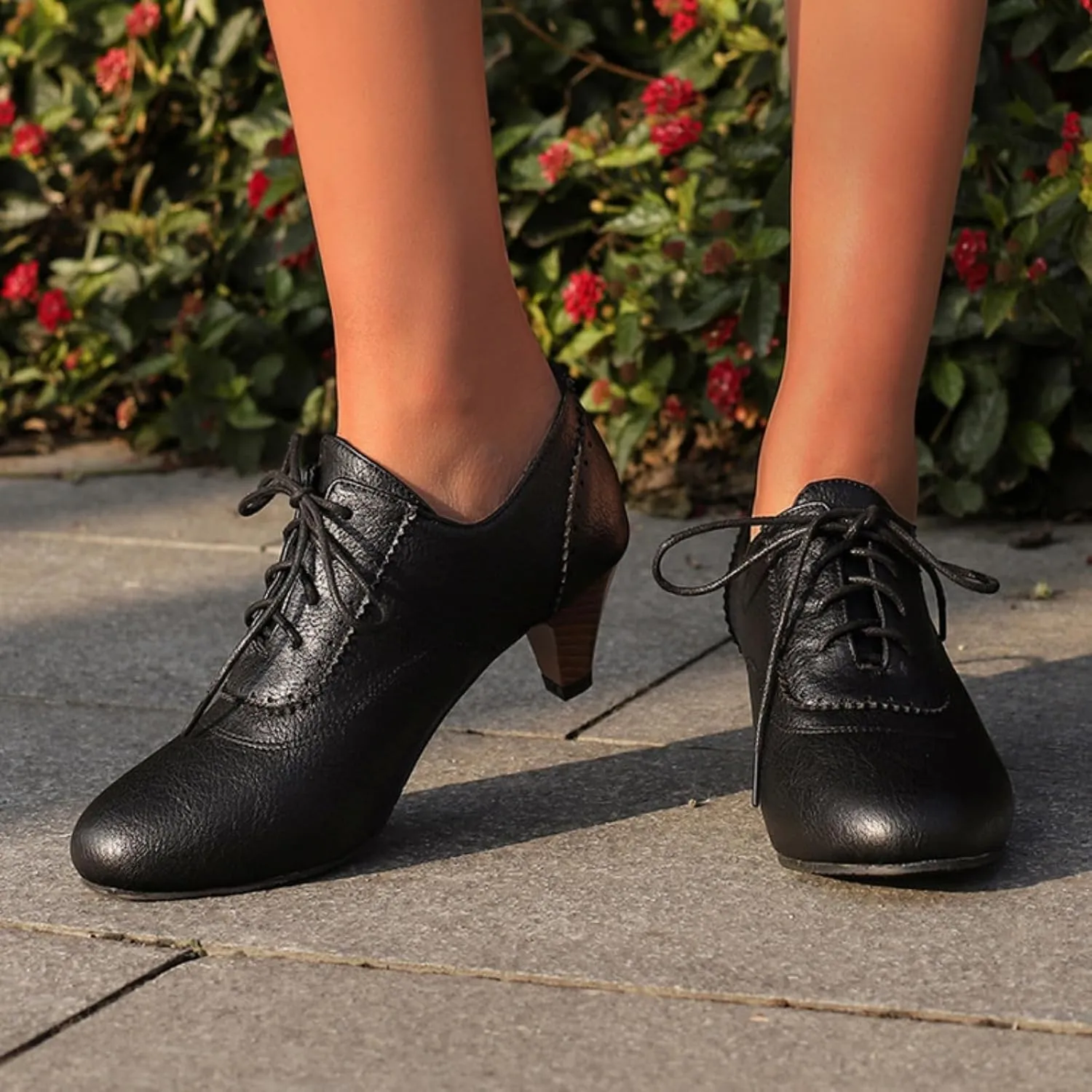 Women's Vintage Leather Lace Up Oxfords Brogues Shoes Classic Round Toe Kitten Low Chunky Heels Casual Office Work Dress Pumps