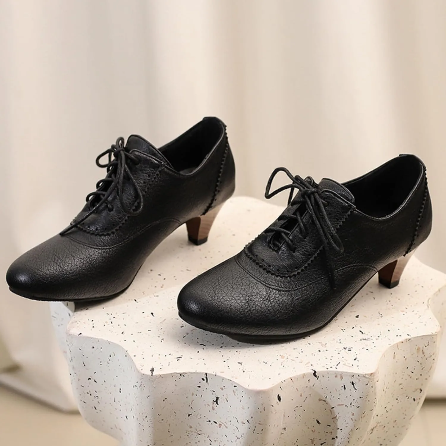 Women's Vintage Leather Lace Up Oxfords Brogues Shoes Classic Round Toe Kitten Low Chunky Heels Casual Office Work Dress Pumps
